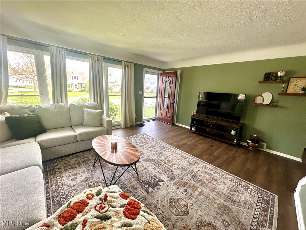 32323 Glen Arden Drive, Willowick, Ohio image 3