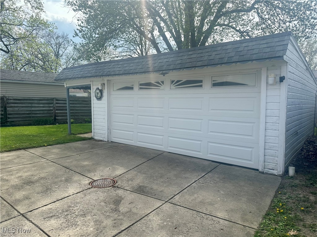 32323 Glen Arden Drive, Willowick, Ohio image 13