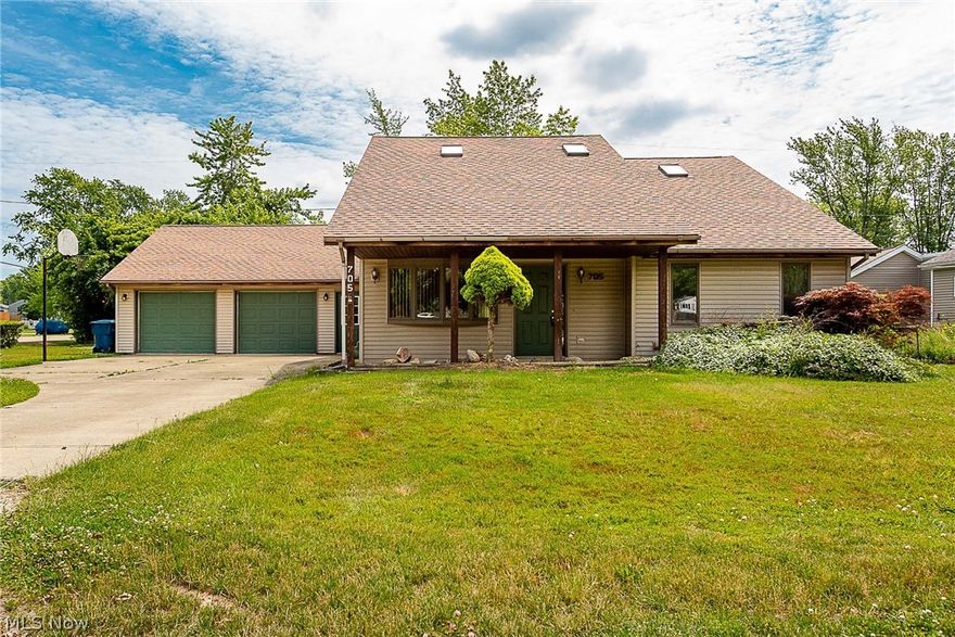 Looking in Sheffield Lake? Need more space for the growing family? Then... you definitely don't want to miss this one!
It's huge! As you enter the front door you will notice how bright and open everything is with the cathedral ceilings & skylights, the living rm. is
12x24 wow! Off the Living Rm. you will find 2 spacious bedrooms and full bath. And that full bath can either be accessible through hallway or the
bedroom. Eat-In Kitchen is 25x12 Right!! I told you it was big. Best part is that it comes with all appliances- and Bonus Built-In Freezer. Tons of
cabinet and counter space with sliding glass doors to the backyard. Off the Kitchen you have another Bath, Laundry Rm. And then the garage. Holy
Moly- A Dream Come True 30x30 oversized 2 car garage with workbenches, counter space and even a sink. But that's not all, back in the house
upstairs you have another 2 Huge bedrooms with large closets with even more extra storage space in the attic and another full bath.
It's a real gem