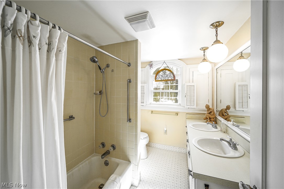 Twin Lakes Association - Residential