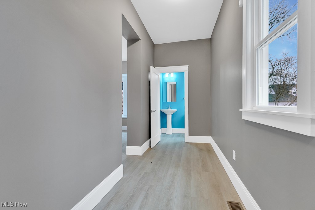 1366 E 111th Street, Cleveland, Ohio image 10