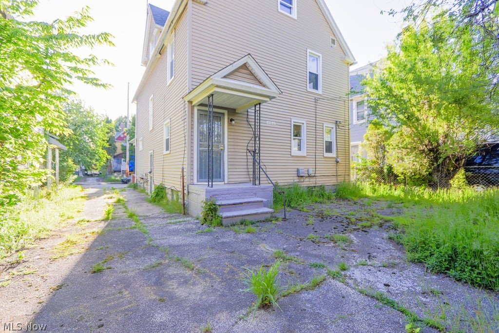 1337 E 84th Street