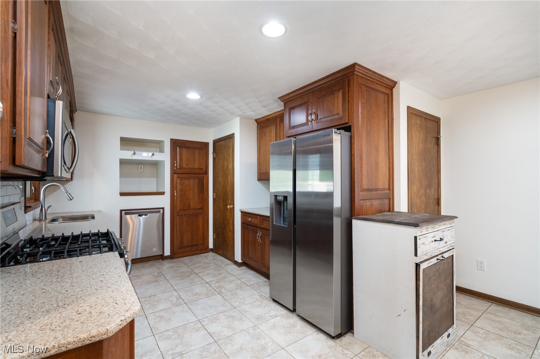4160 Cambridge Avenue, Lorain, Ohio image 13