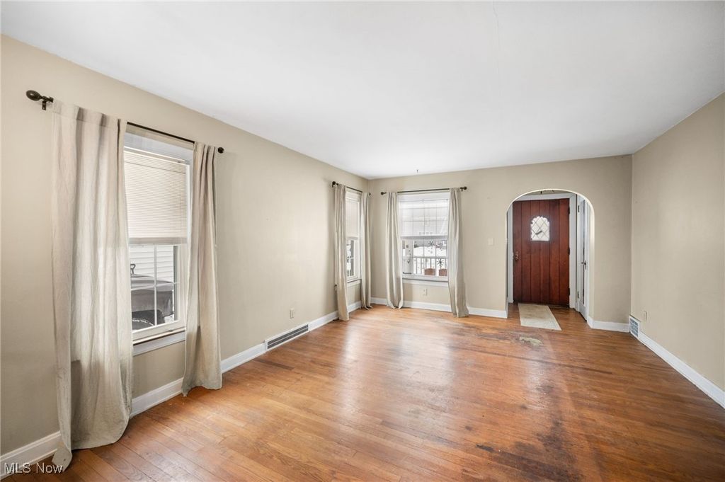 Photo of 2109 W 13th Street, Lorain, OH 44052 (MLS # 5185209)