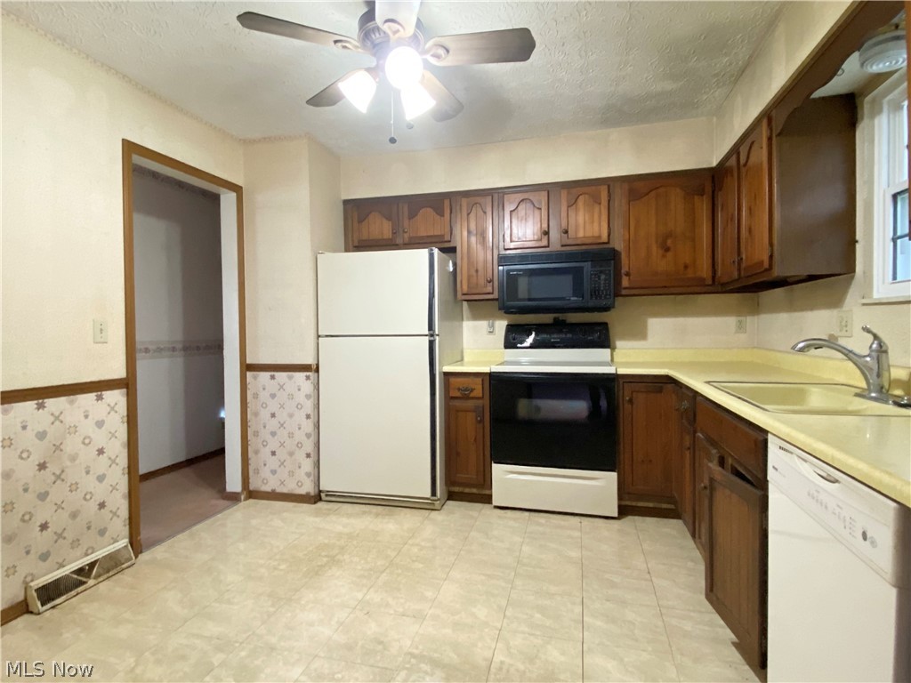 Broken Fence Estate #4 - Residential