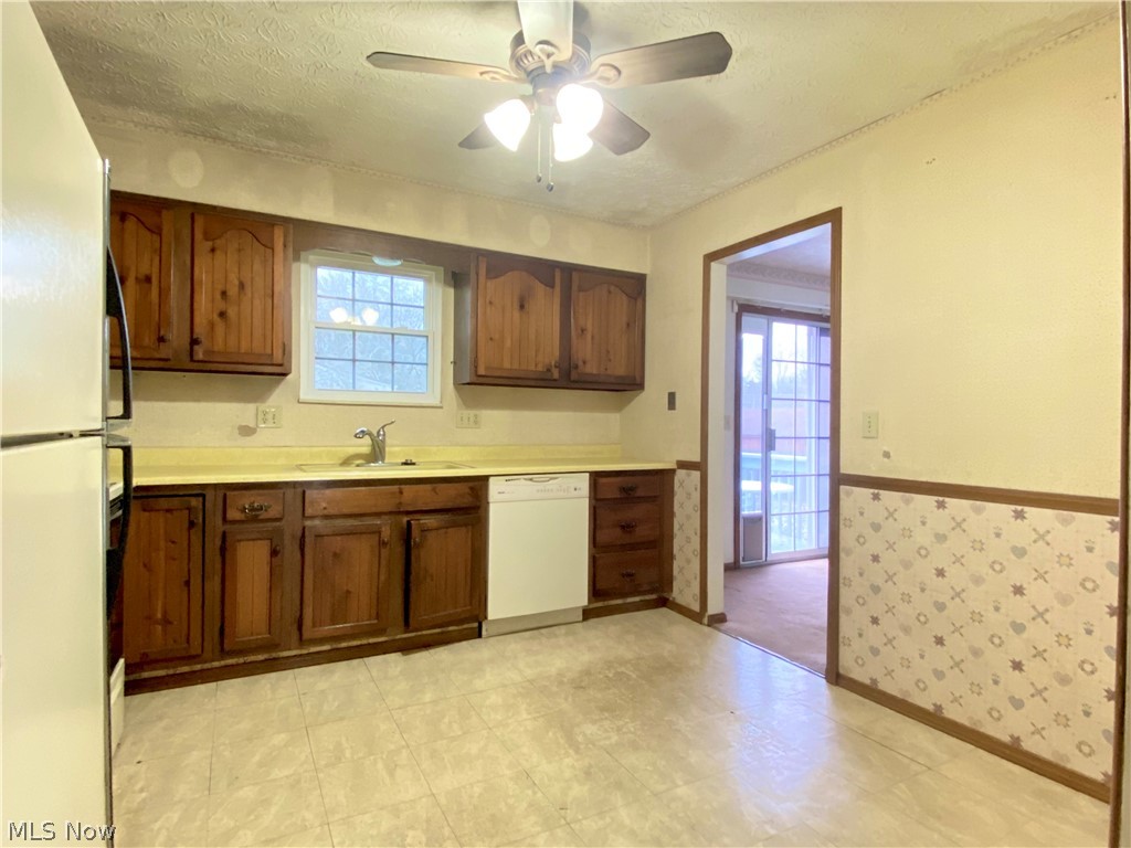 Broken Fence Estate #4 - Residential