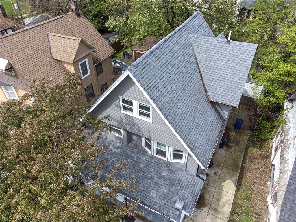 Photo of 672 E 109th Street, Cleveland, OH 44108 (MLS # 5207871)