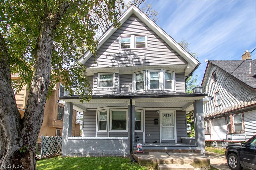 Photo of 672 E 109th Street, Cleveland, OH 44108 (MLS # 5207871)