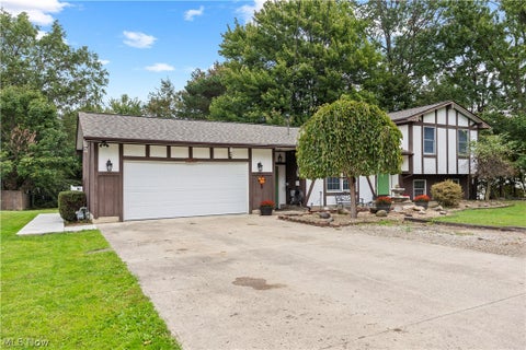 Homes For Sale - 749 Glantz Drive<br/> Lorain, OH 44055