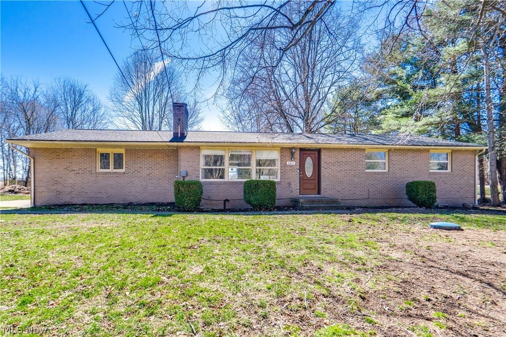 Photo of 6814 Skylane Street NW, North Canton, OH 44720 (MLS # 5192228)