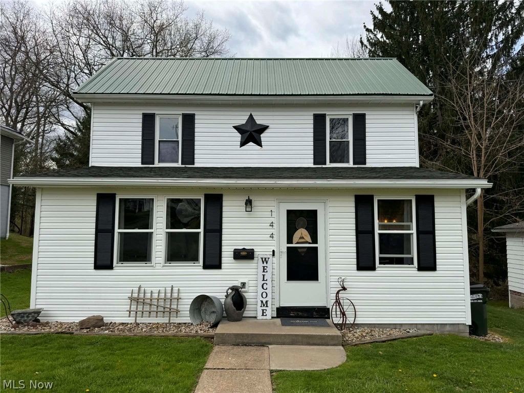 Photo of 144 2nd Street SE, Carrollton, OH 44615 (MLS # 5201095)