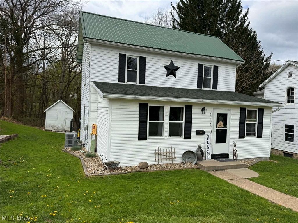 Photo of 144 2nd Street SE, Carrollton, OH 44615 (MLS # 5201095)