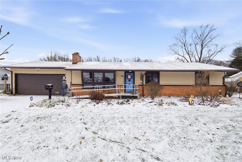 Photo of 40 Lakeview Drive, Grafton, OH 44044 (MLS # 5176799)