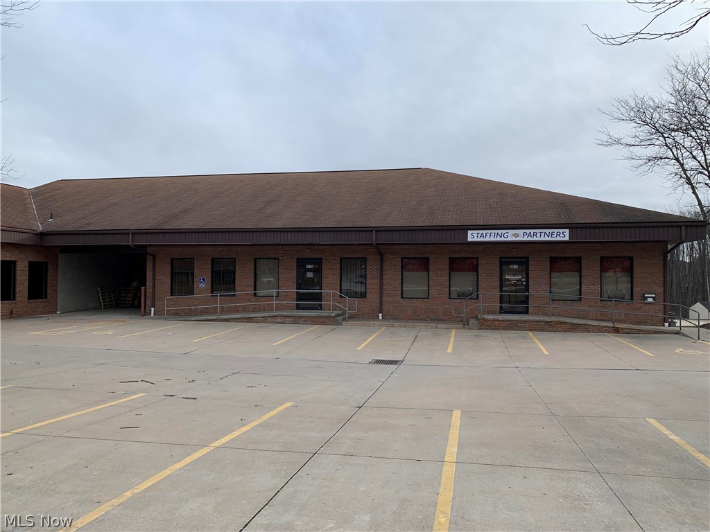 Great Exposure for your Business and has nice signage out front! 1700 sq. ft. of retail/office space. Ample windows for exposure, restrooms and breakroom.
Owner pays for snow, trash, mowing and water.