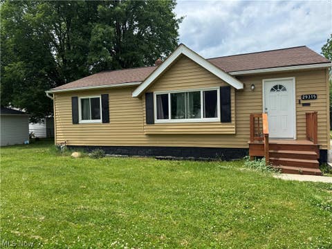 Homes For Sale - 29315 Fairway Boulevard<br/> Willowick, OH 44095