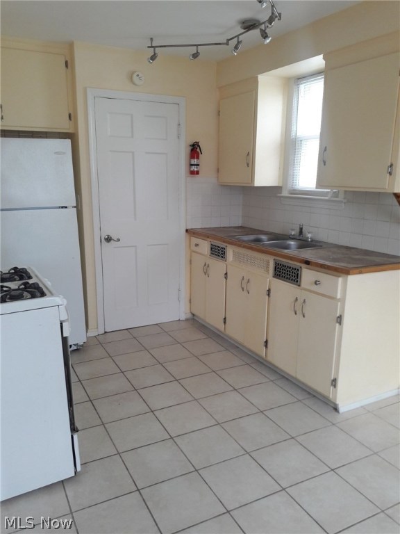 Center Hwy - Residential Lease