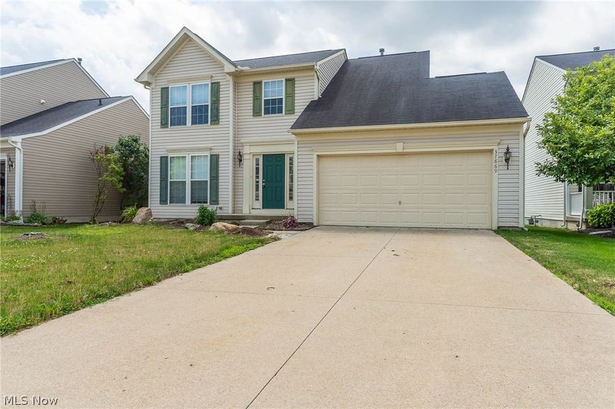 This beautiful Meadow Lakes 3-bed, 2 1/2 bath colonial is priced to sell. The contemporary open floor plan allows for
convenience of living as well as entertaining. All appliances that are included with the property were purchased and
installed in 2016. Since then there have been numerous updates to the light fixtures and bathroom faucets.
A new kitchen sink and garbage disposal were also installed in 2016. The large master bath features a soaking tub and
separate shower. The three bedroom are spacious, and the house provides plenty of storage space.