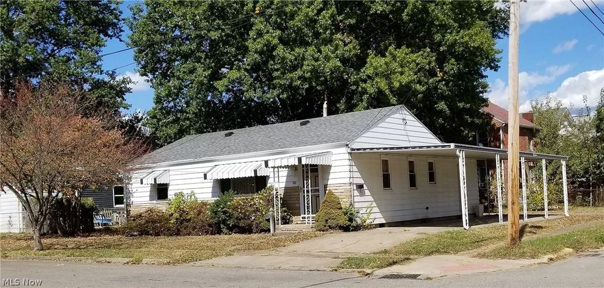3 Bedroom 1 Bath home with original hardwood floors.  Situated on a corner lot and close to shopping and schools. New Roof (2016), HVAC - 2010.
Great potential for 1st time home buyer or Rental Investment.