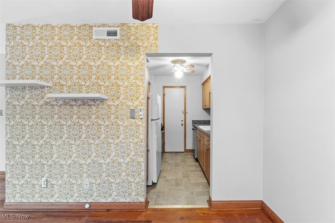 Kenilworth Gardens Condo - Residential