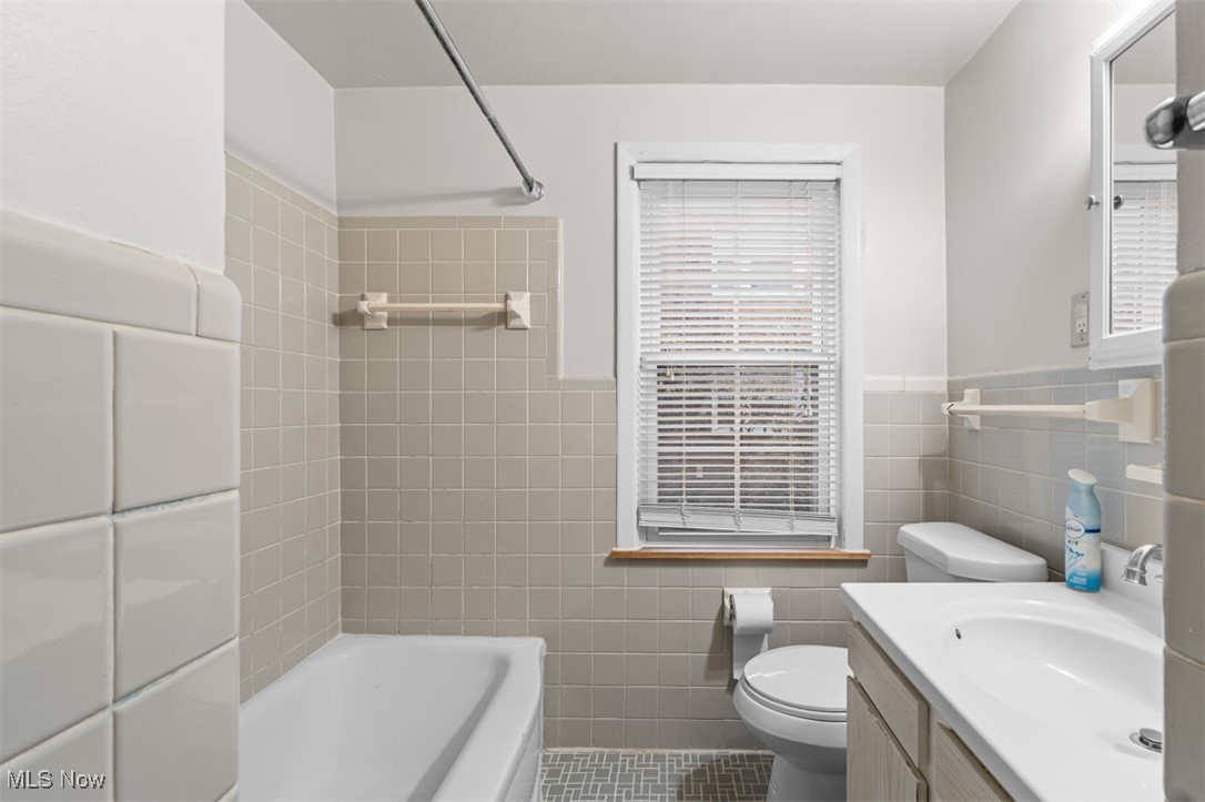 Kenilworth Gardens Condo - Residential