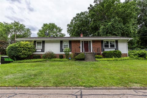 Homes For Sale - 1538 Bonita Drive<br/> Akron, OH 44313