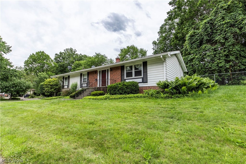 Photo of 1538 Bonita Drive, Akron, OH 44313 (MLS # 5220654)