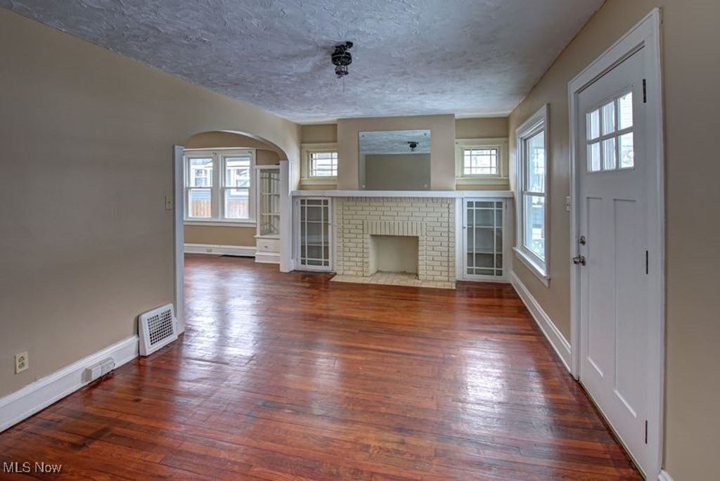 Photo of 3605 Warren Road, Cleveland, OH 44111 (MLS # 5176013)