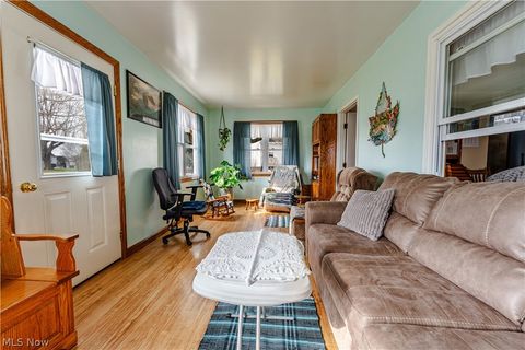 Tiny photo for 16352 Nauvoo Road, Middlefield, OH 44062 (MLS # 5190239)