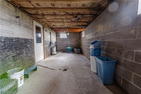 Tiny photo for 16352 Nauvoo Road, Middlefield, OH 44062 (MLS # 5190239)