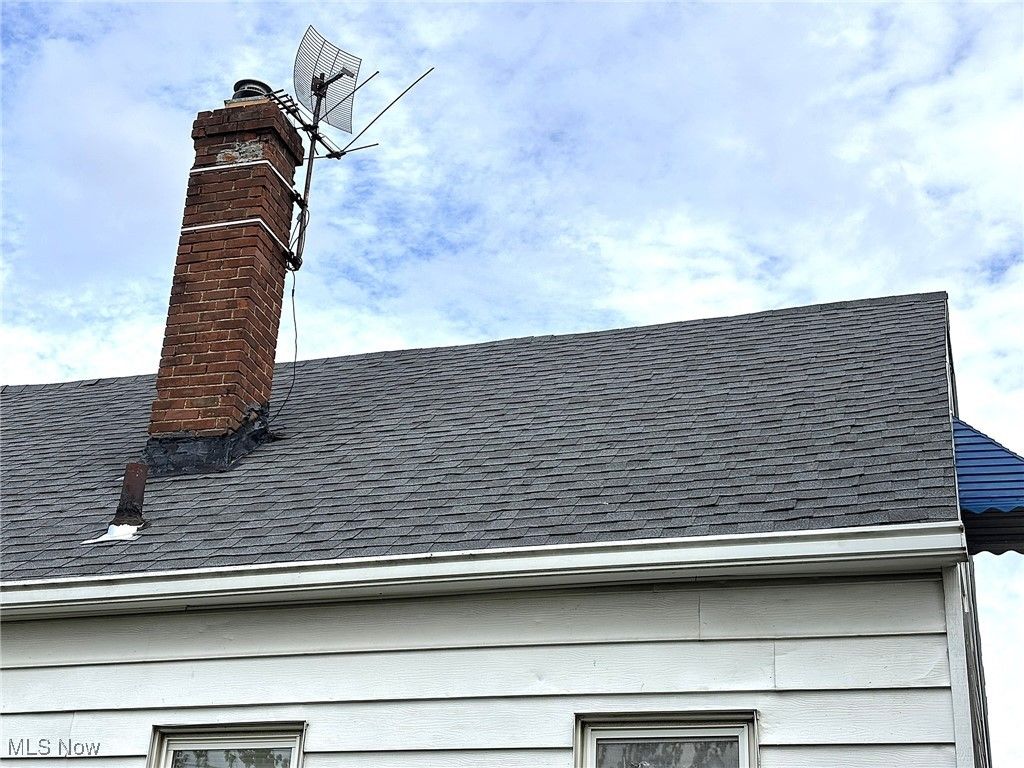 Photo of 16814 Wayne Drive, Cleveland, OH 44108 (MLS # 5184291)