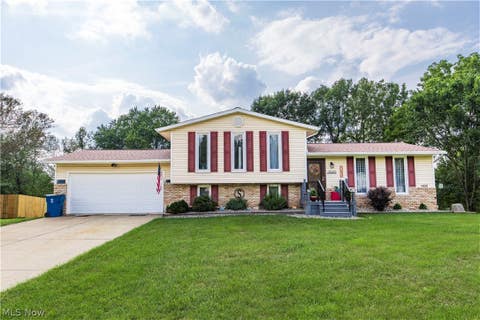 Photo of 13485 Sunflower Avenue NW, Mogadore, OH 44260 (MLS # 5239713)