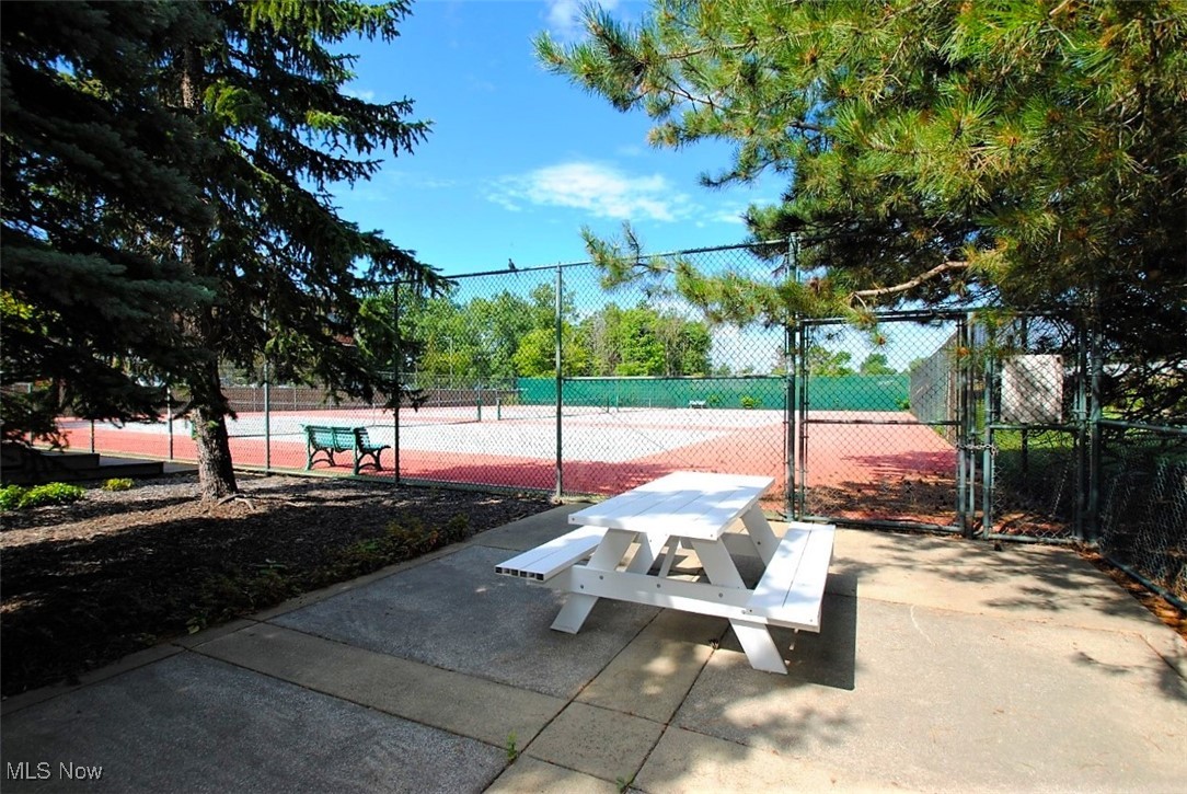 Fox Hollow/Woodhawk Condo Ph 2 - Residential