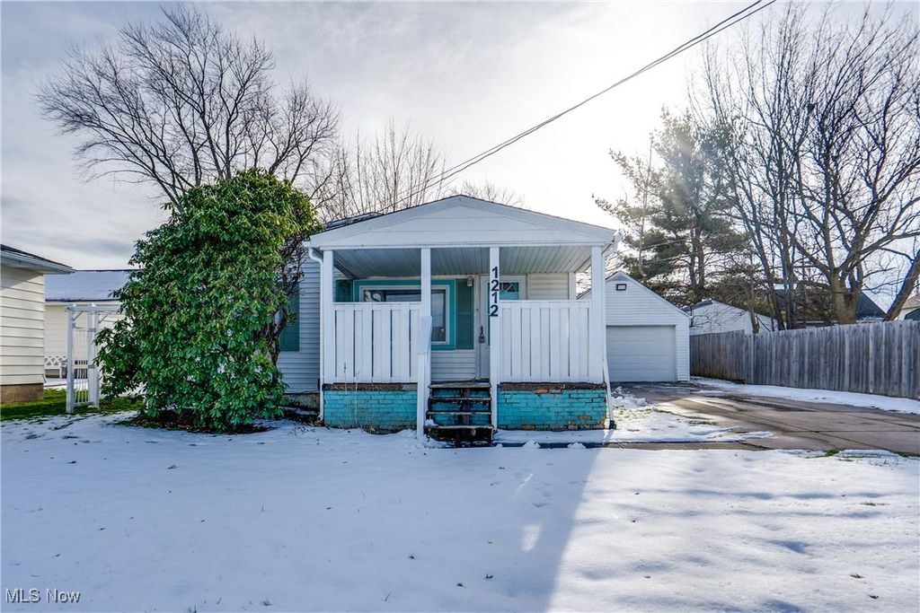 Photo of 1212 Benton Street, Barberton, OH 44203 (MLS # 5177984)