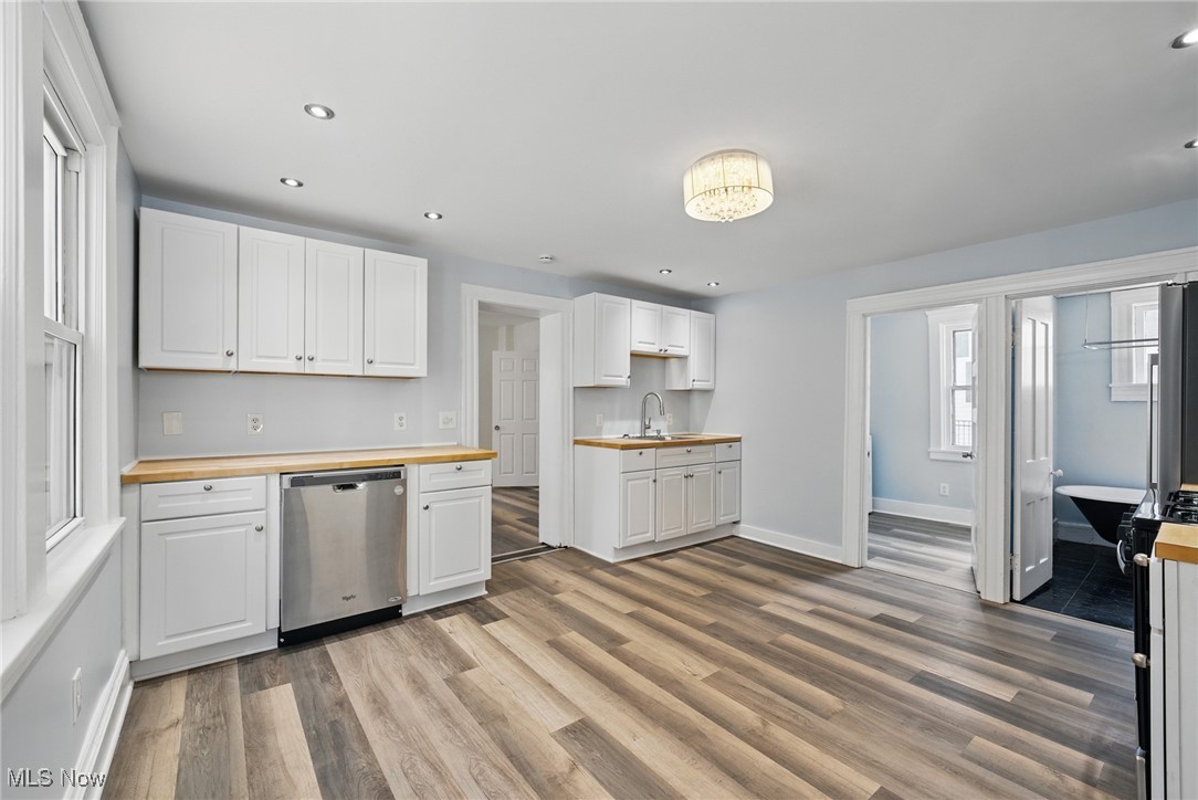 Cleveland, Ohio 44113, United States, 3 Bedrooms Bedrooms, ,1 BathroomBathrooms,Residential,Active,116562