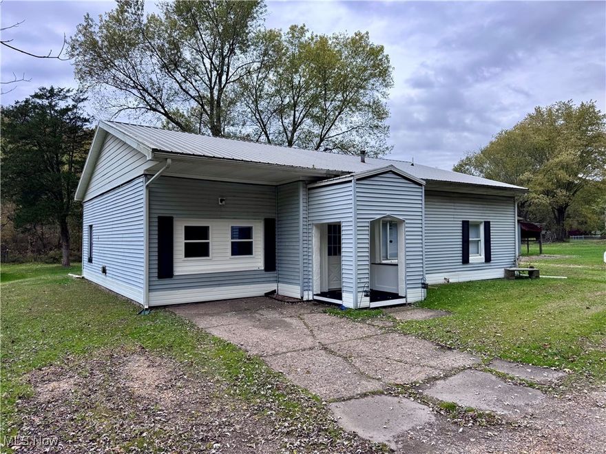 Great RANCH Home!  This lovely home has 3 bedroom and 1 full bath, the bath has been remodeled and is all brand new.  The house sits on a 1 acre plus or minus flat lot.  There is a detached garage that sits beside of the home.  The electric has been all updated.