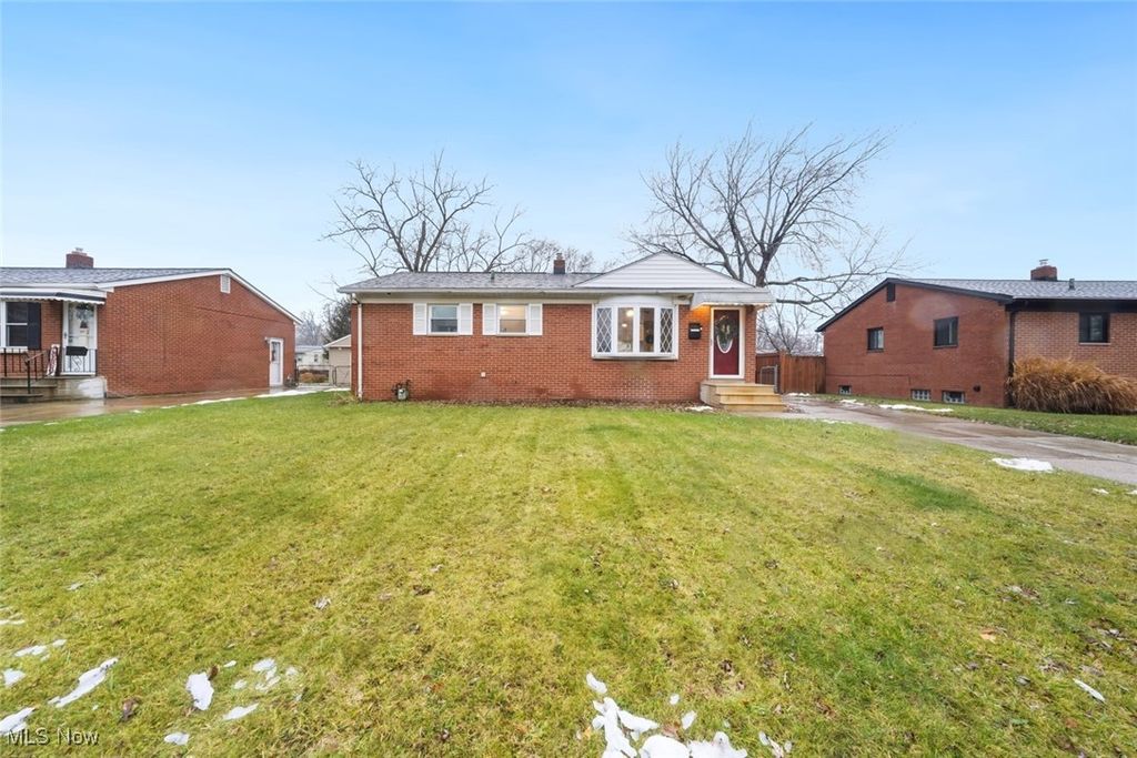 Photo of 6040 Slater Drive, Brook Park, OH 44142 (MLS # 5179159)