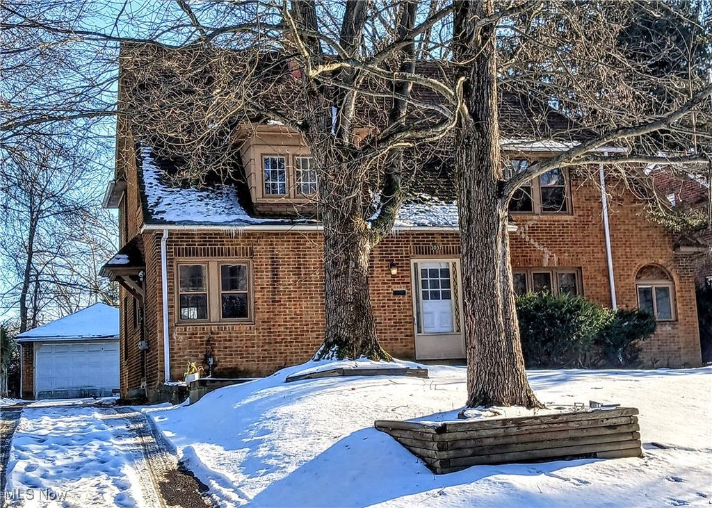 Photo of 3037 Kiwatha Road, Youngstown, OH 44511 (MLS # 5177762)