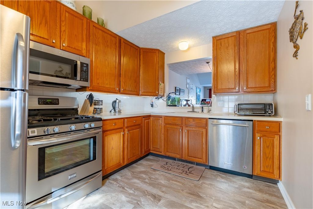 Photo of 1617 NE Southpointe Circle NE, Canton, OH 44714 (MLS # 5184834)