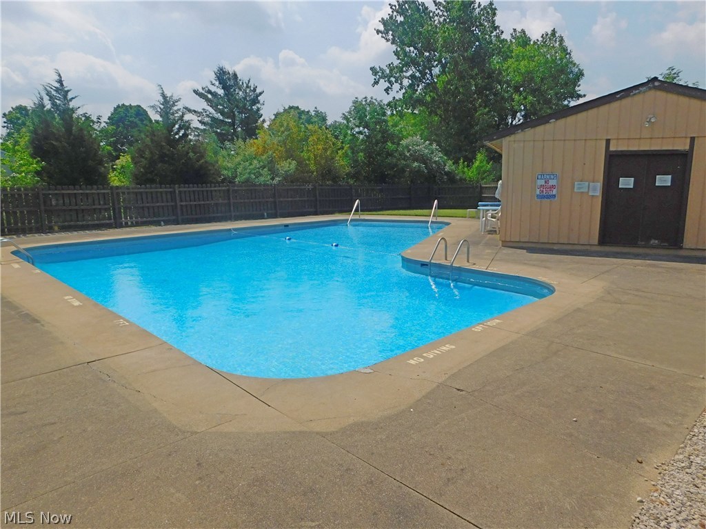 Windchimes On Summit - Residential