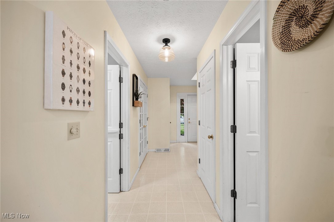 16538 S White Oaks Drive, Strongsville, Ohio image 23