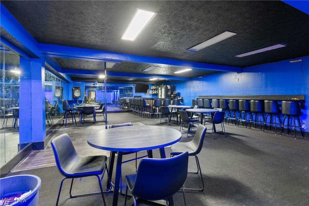 Voris - Commercial Sale