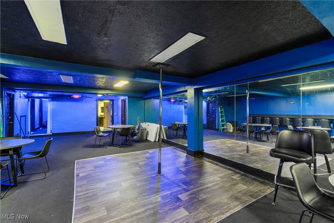 Voris - Commercial Sale