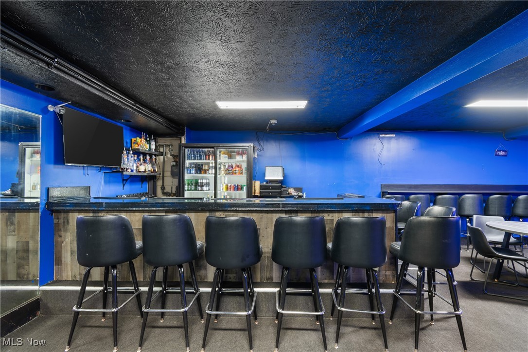 Voris - Commercial Sale