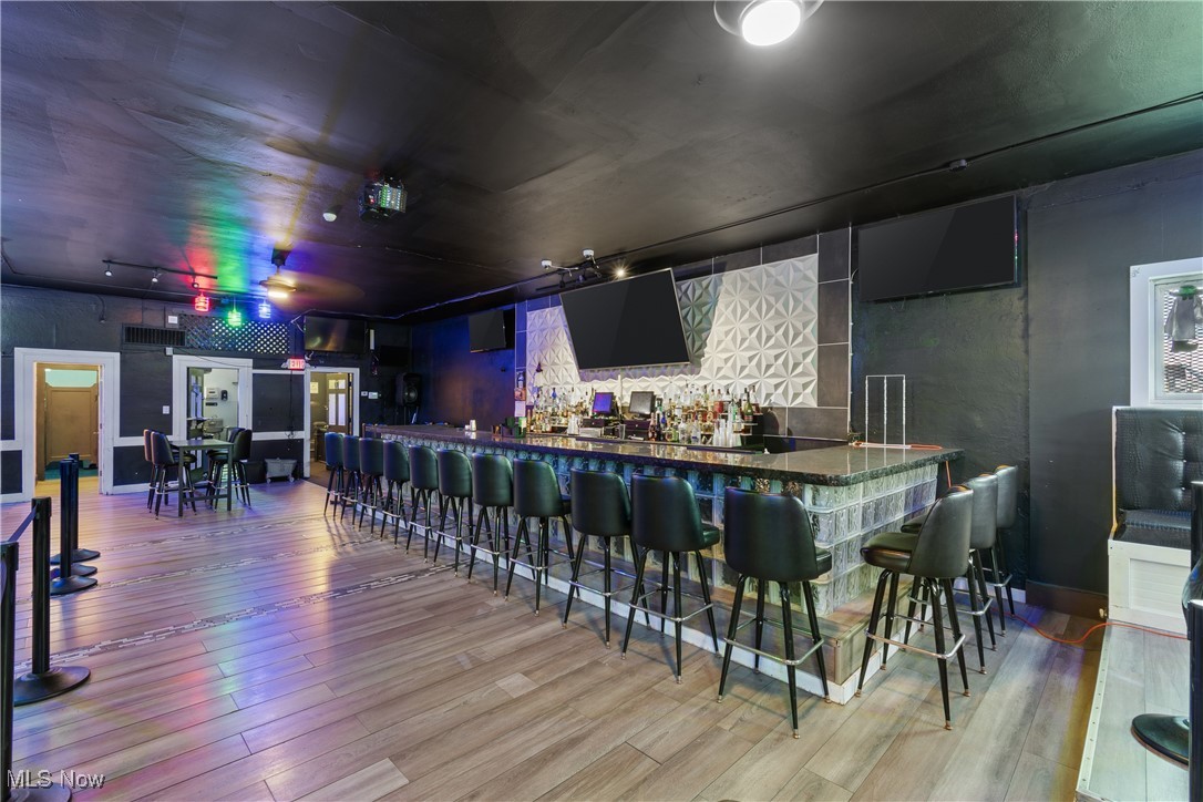 Voris - Commercial Sale