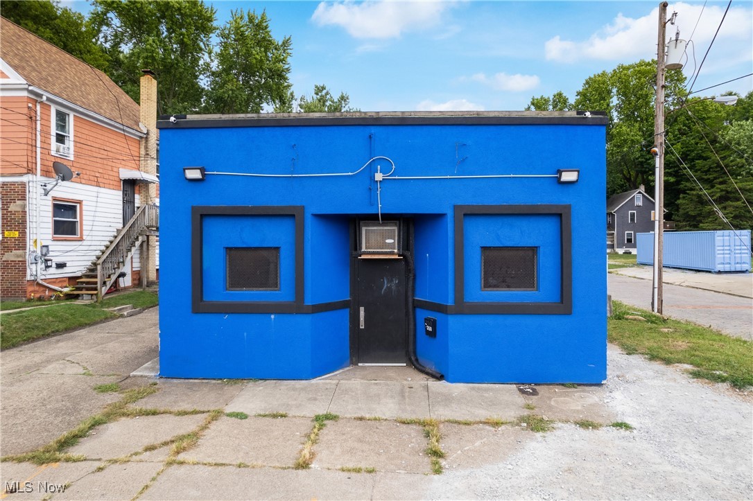 Voris - Commercial Sale