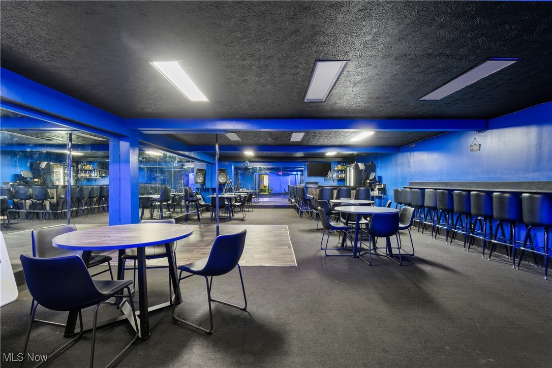 Voris - Commercial Sale