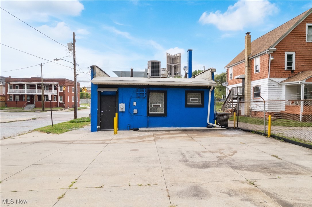 Voris - Commercial Sale
