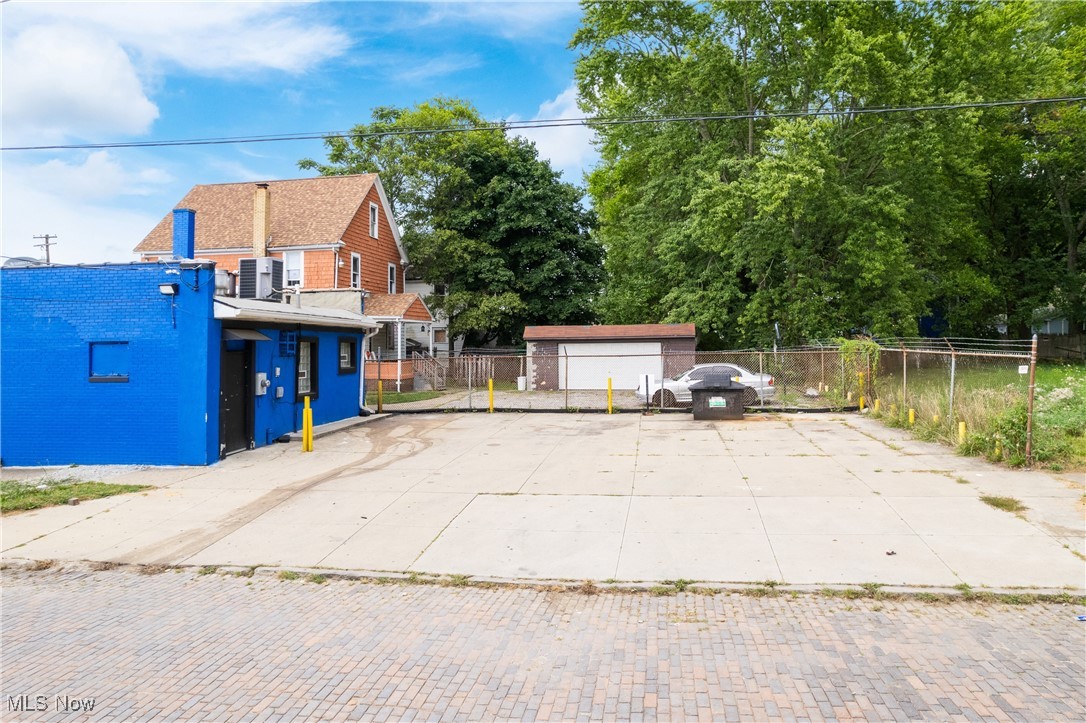 Voris - Commercial Sale
