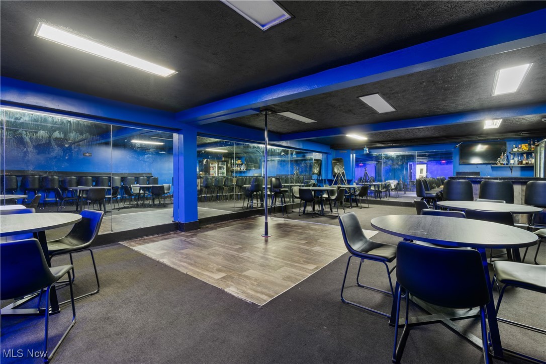 Voris - Commercial Sale