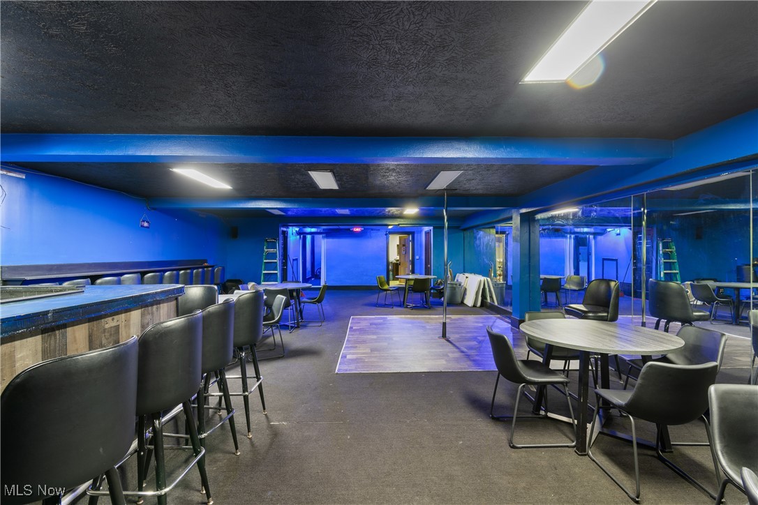 Voris - Commercial Sale